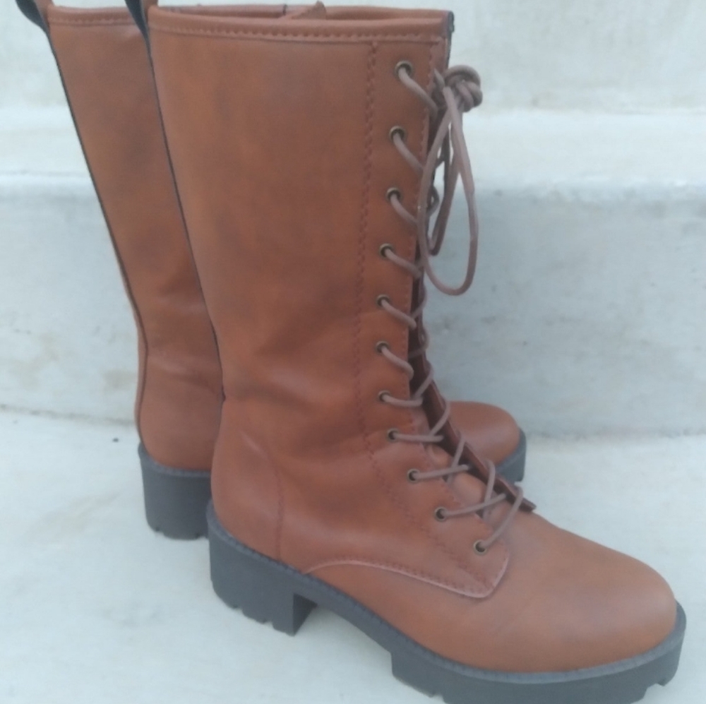 Nest Boots size 6